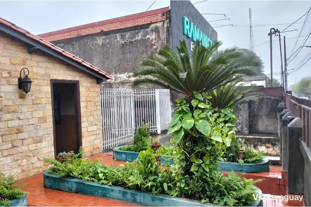Terreno en venta con residencia en Villa Aurelia