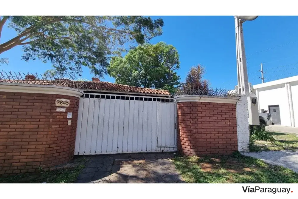 Terreno en venta con salida a tres calles en San Vicente
