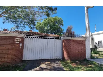 Terreno en venta con salida a tres calles en San Vicente