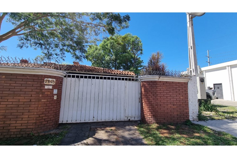 Land for sale with three street frontages in San Vicente