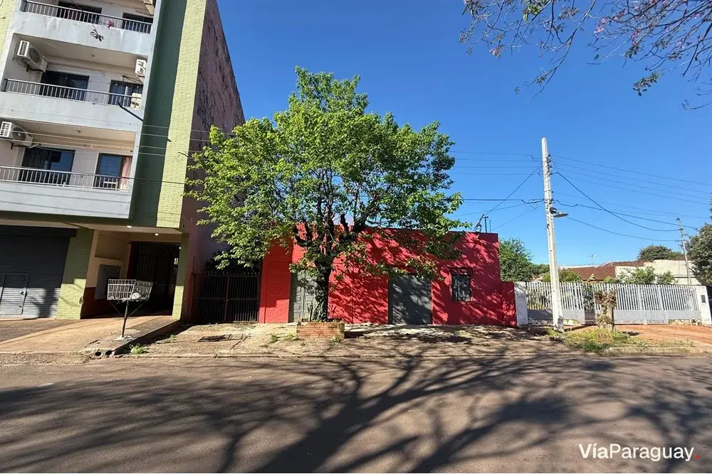Land for sale with commercial hall in Encarnación
