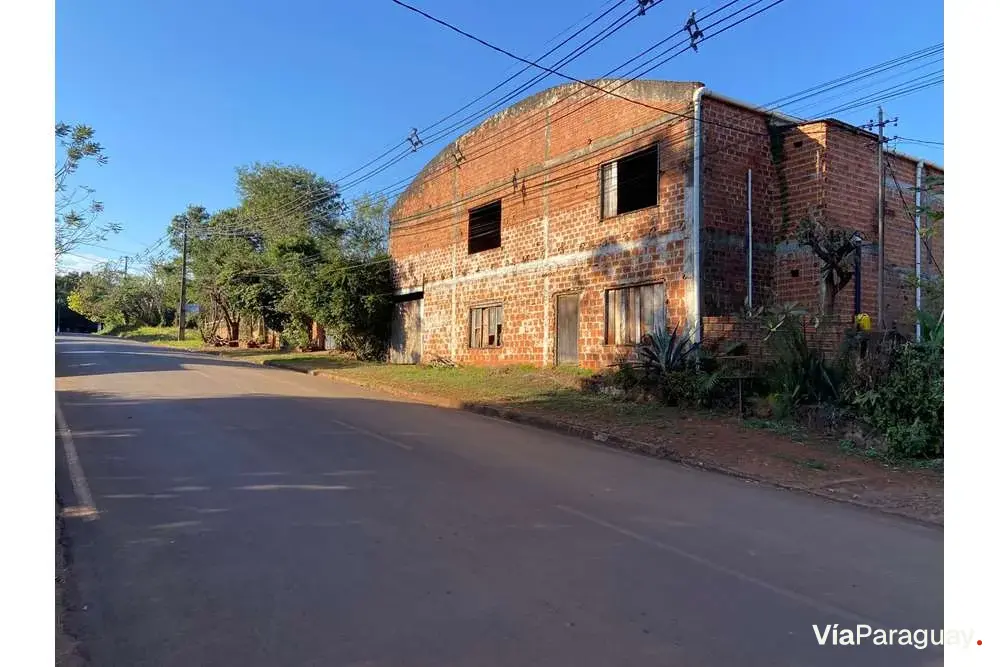Land for sale with warehouse in Encarnación, Itapúa