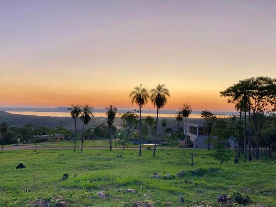 Terreno à venda com vista para o lago em condomínio