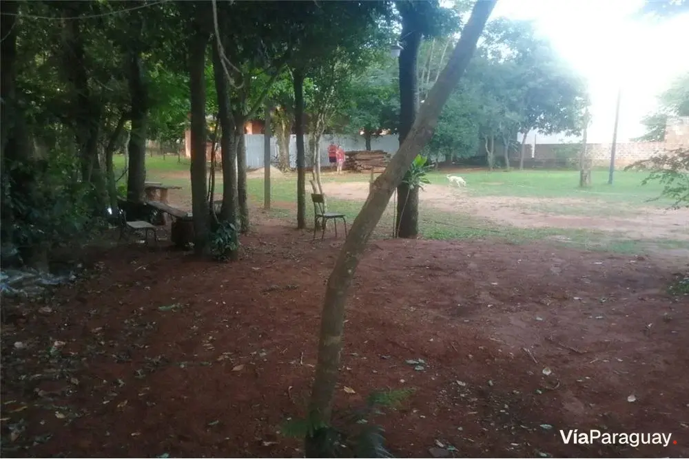 Terreno à venda com casa em Ñemby, 1442 m²