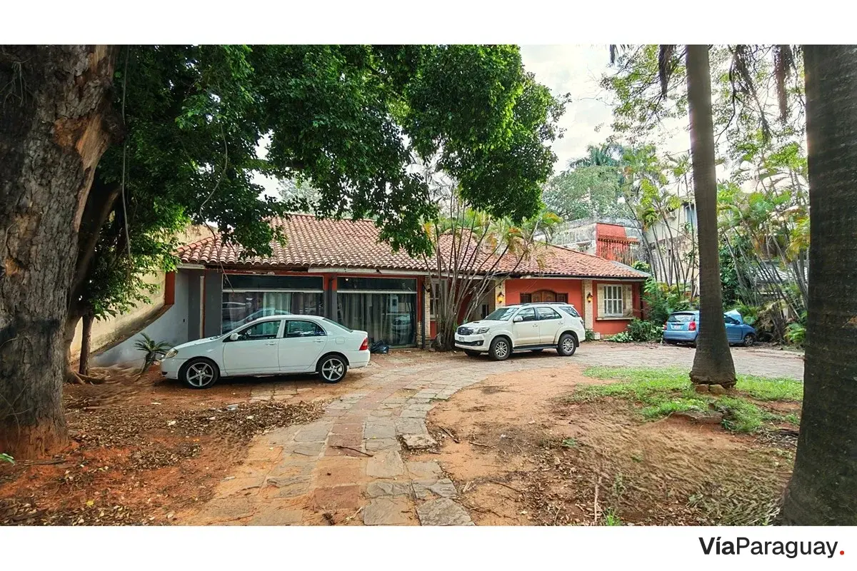 Terreno à venda de 1.769 m² em Mariscal López, Assunção