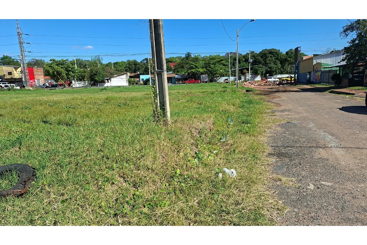 Terreno en venta de 2.500 m² en Fernando de la Mora