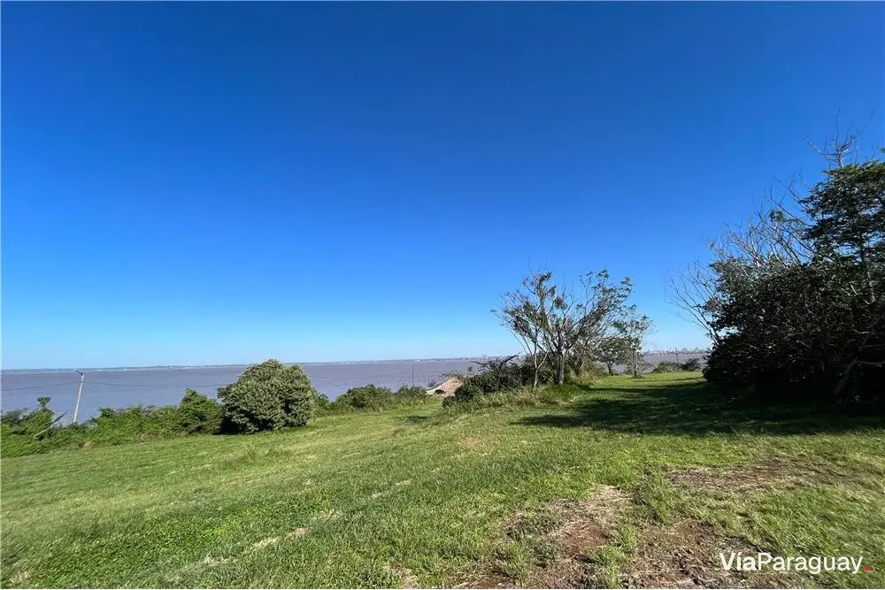 Terreno à venda de 29.596 m² de frente para a orla em Encarnación
