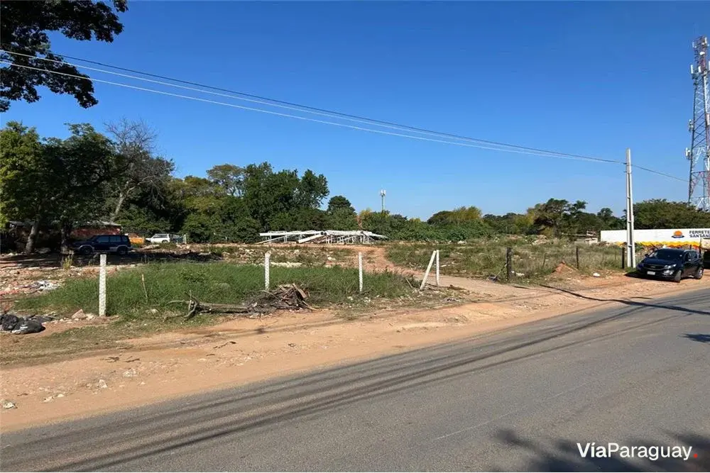 Terreno à venda de 3.120 m² em esquina na Av. Perón