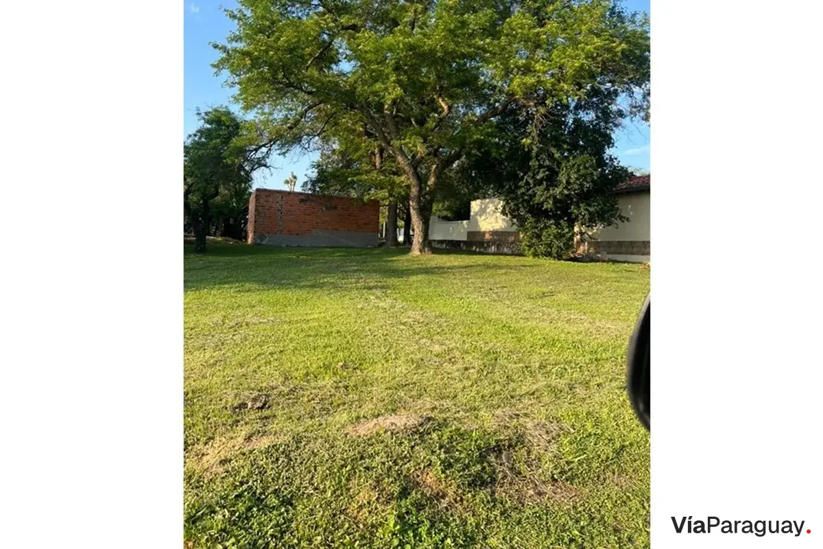 Land for sale, 360 m², in gated community, Ypané