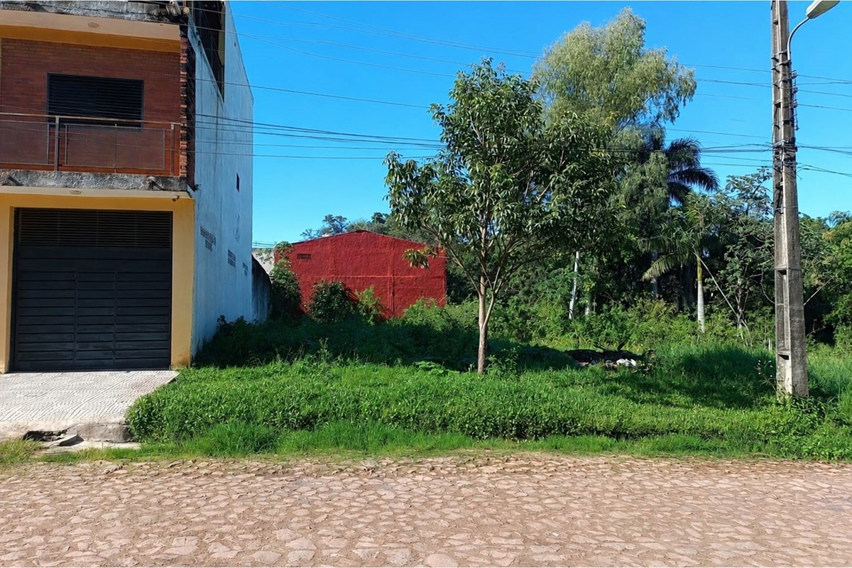 Terreno à venda de 360 m² em San Carlos, Ñemby