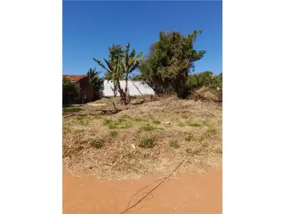 Terreno à venda de 365 m² em Itapuamí I, Luque 1