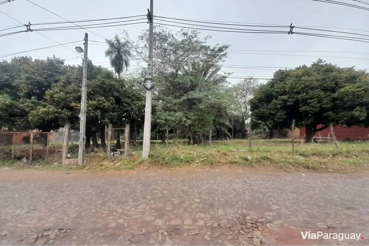 Terreno à venda de 4.569 m² em Mariano Roque Alonso