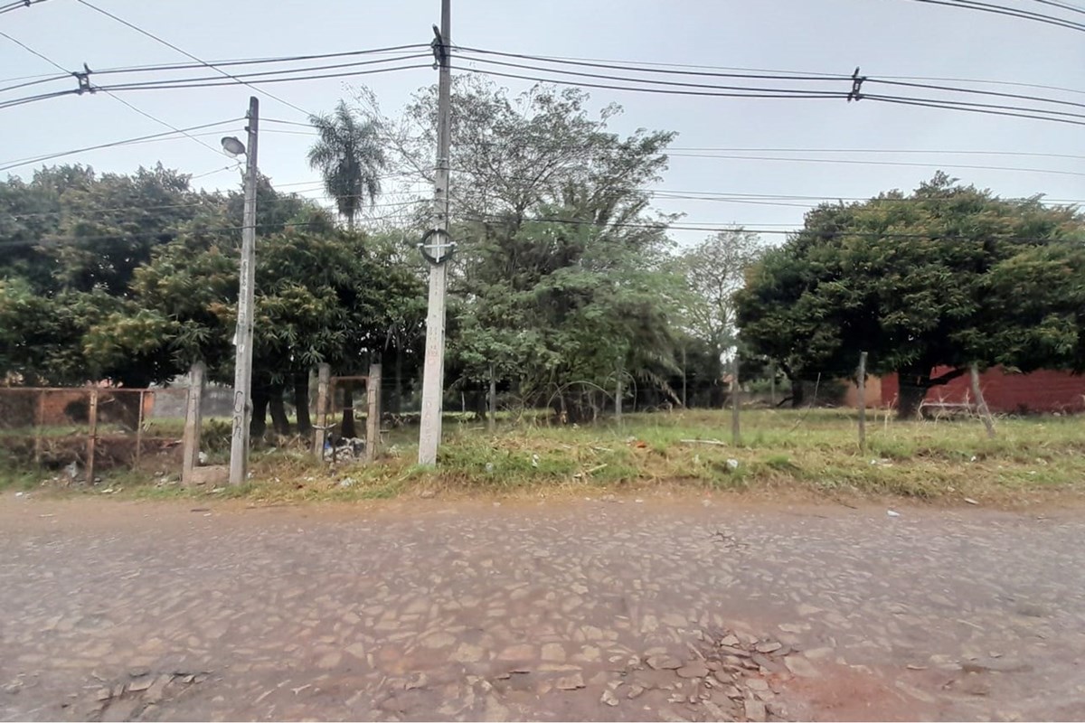 Terreno à venda de 4.569 m² em Mariano Roque Alonso