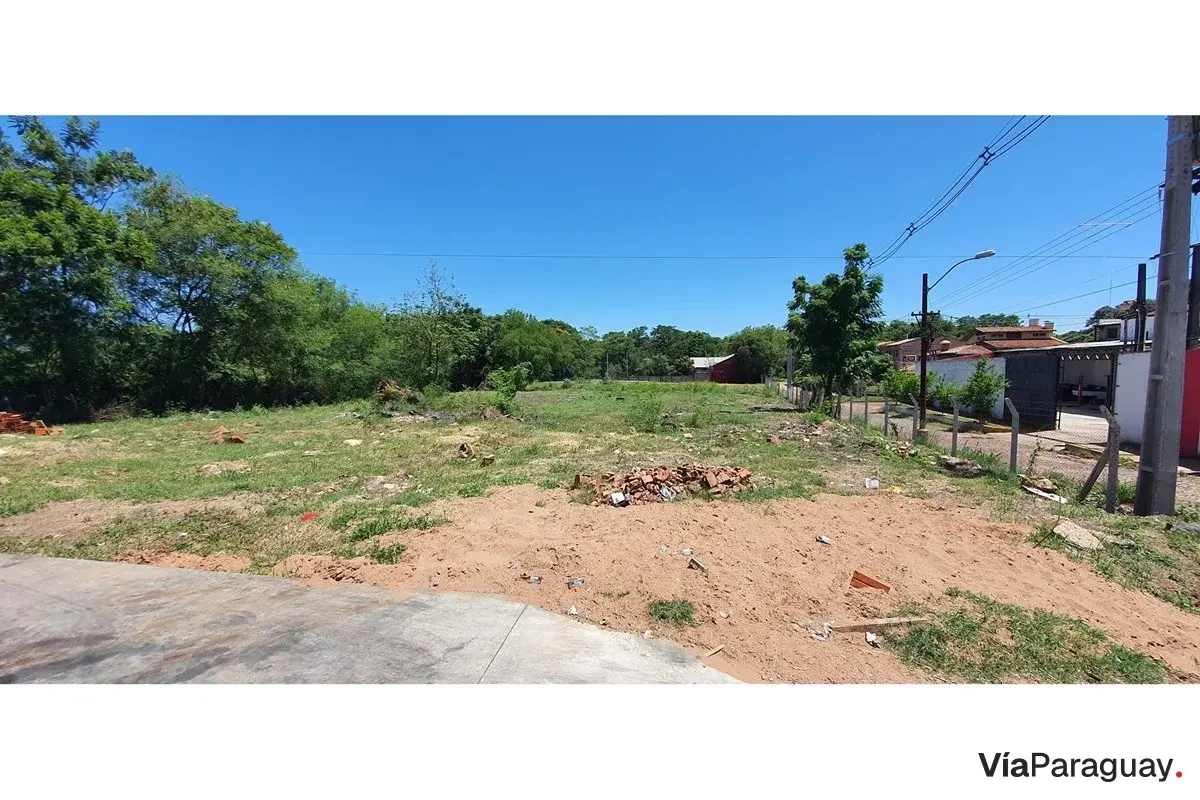 Terreno à venda de 5.600 m² em San Lorenzo
