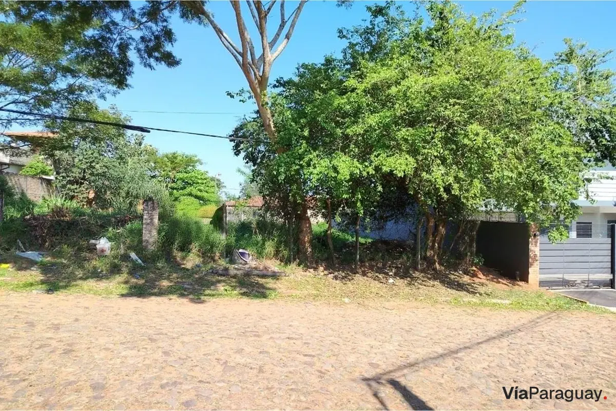 Terreno à venda de 720 m² em Villa Elisa, bairro 8 de Diciembre