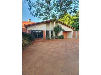 Terreno à venda de 800 m² com edificação em San Antonio