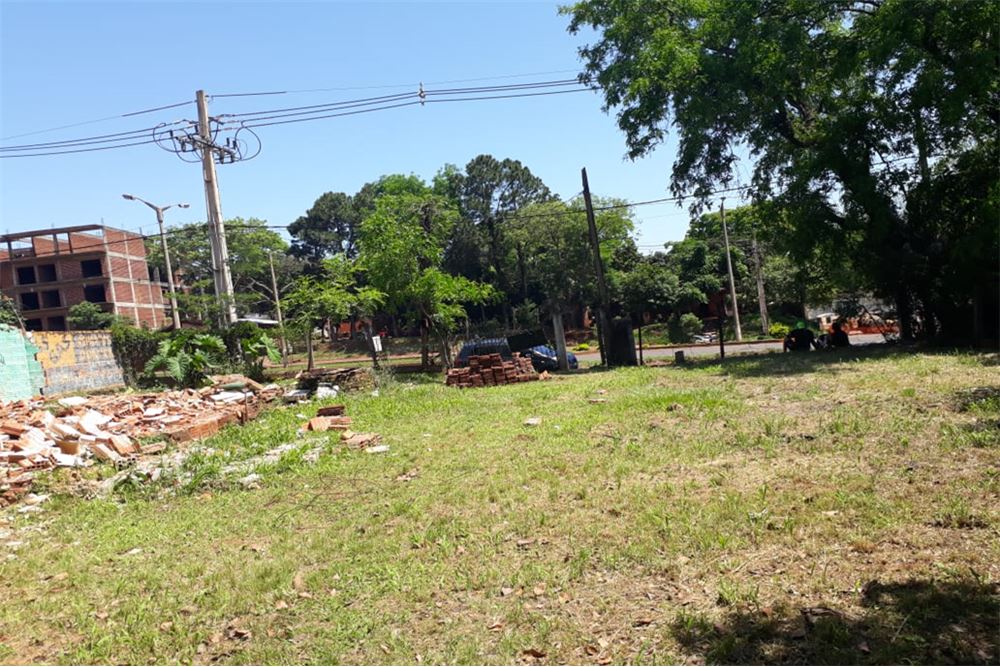 Terreno à venda de rua a rua com frente para a Ruta 1, Quiteria