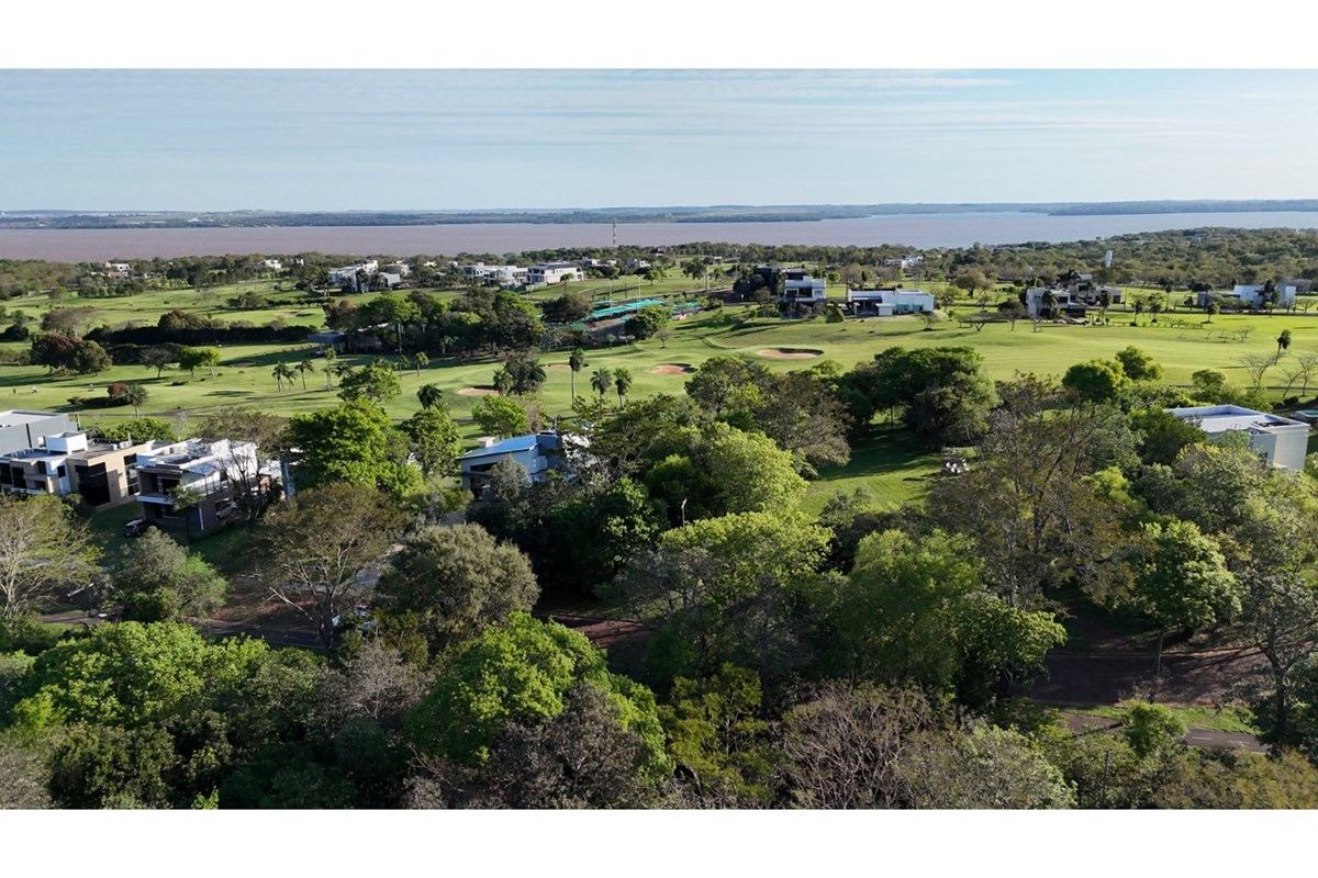 Land for sale in Agua Vista gated community, Itapúa