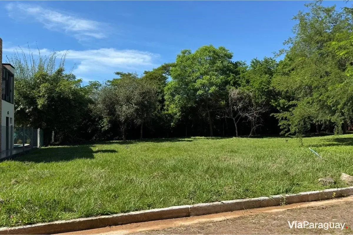 Terreno à venda em condomínio fechado em Ypacaraí