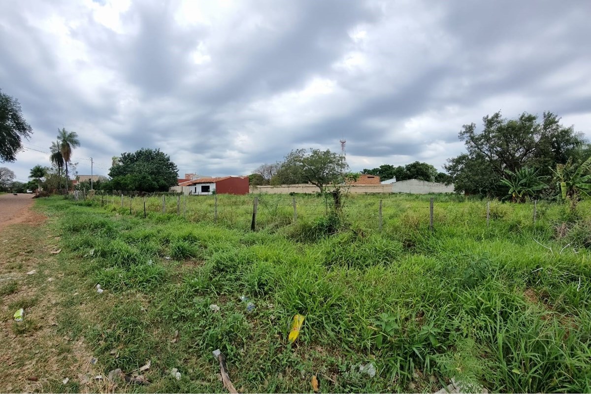 Terreno à venda em Capiata, bairro Roberto L. Petit