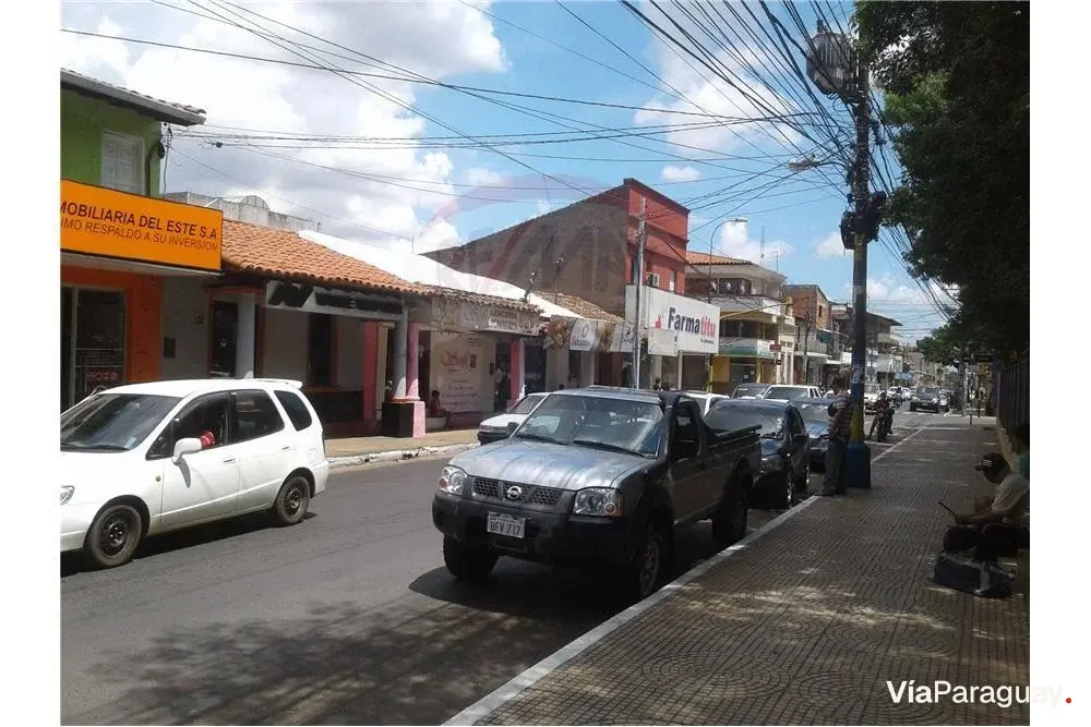 Land for sale in the commercial center of Luque