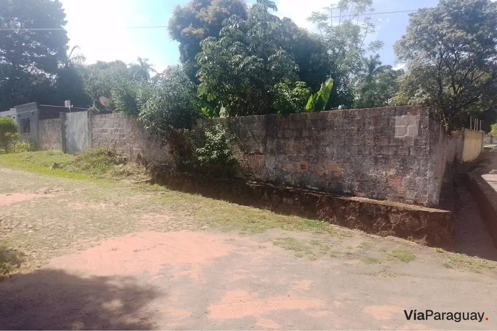 Terreno à venda no centro de Capiatá, 660 m²