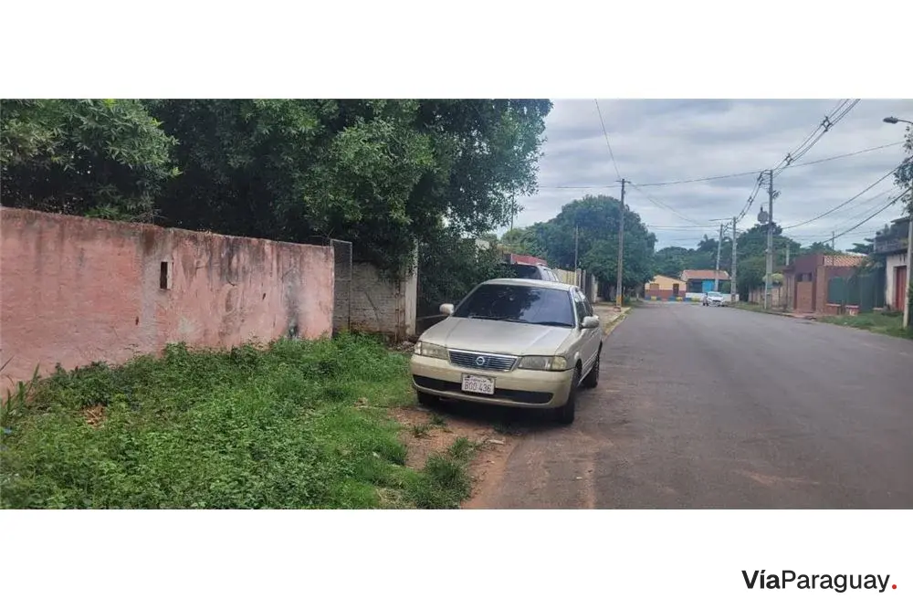Terreno à venda no centro de Luque, 420 m²