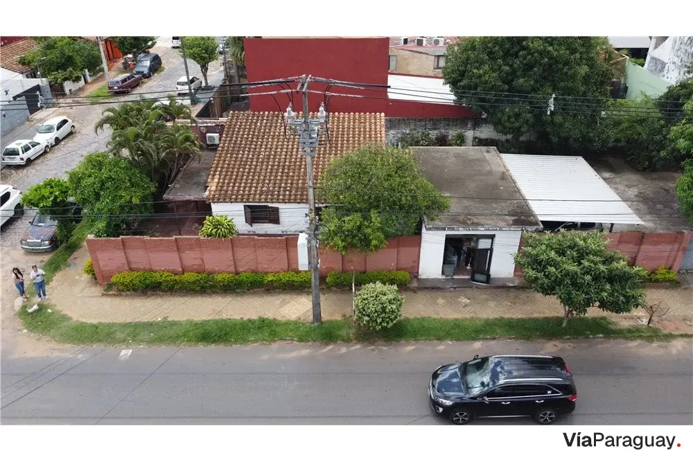 Corner lot for sale in Herrera, Asunción