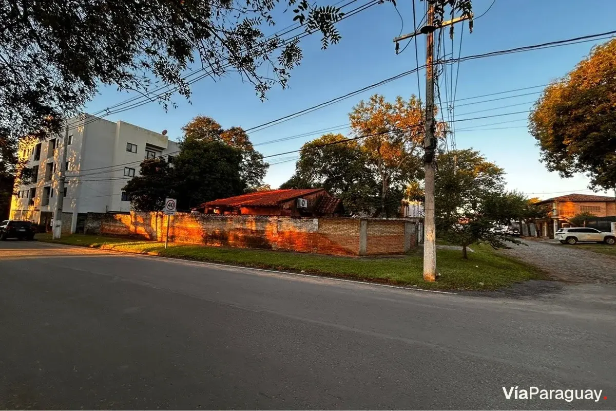 Land for sale on corner lot, San Miguel, San Lorenzo