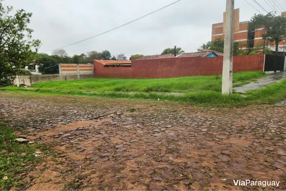 Terreno à venda em esquina, Centro de Ñemby