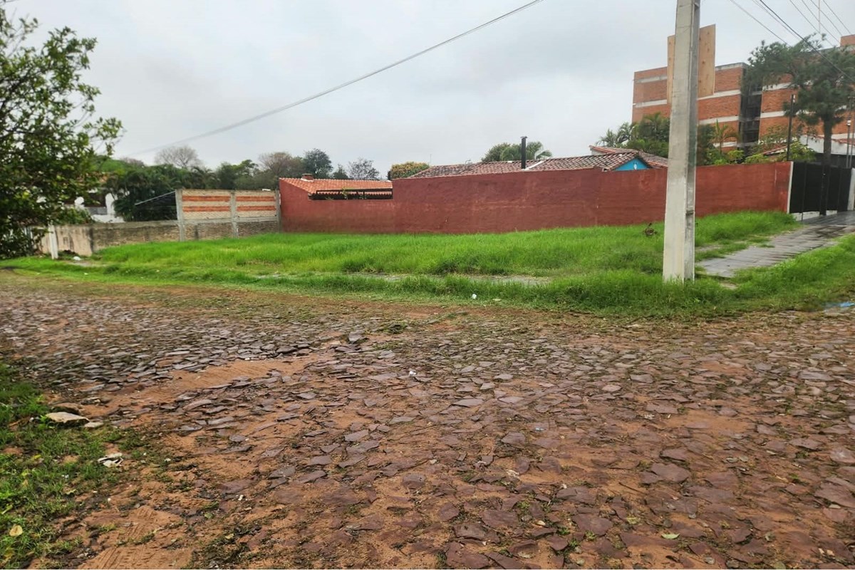 Terreno à venda em esquina, Centro de Ñemby