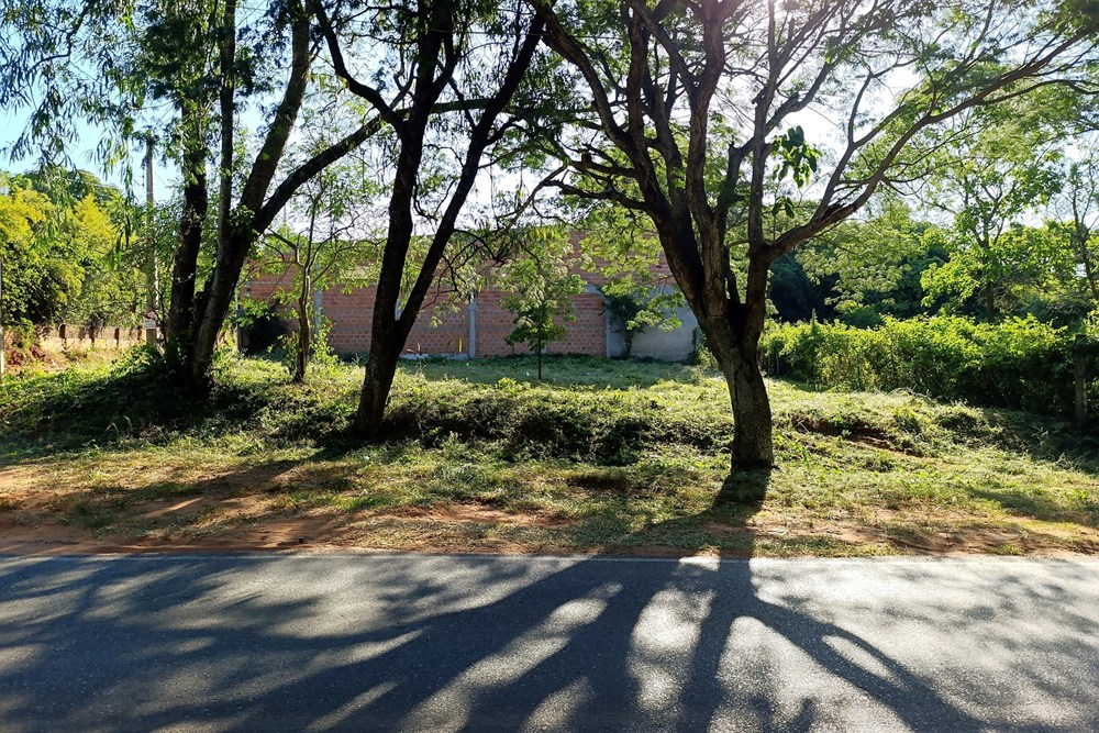 Terreno à venda em esquina de 400 m² asfaltado em Areguá