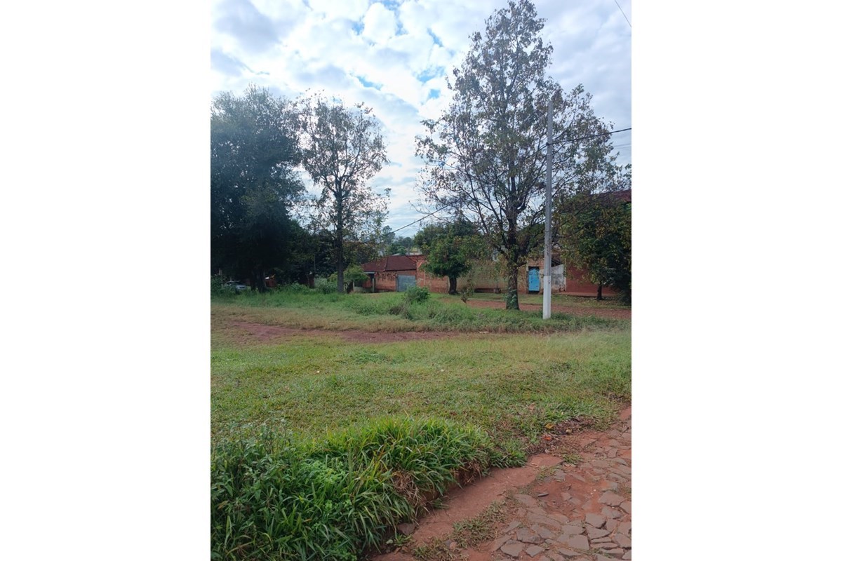 Terreno à venda em esquina em Cambyretá, Encarnação