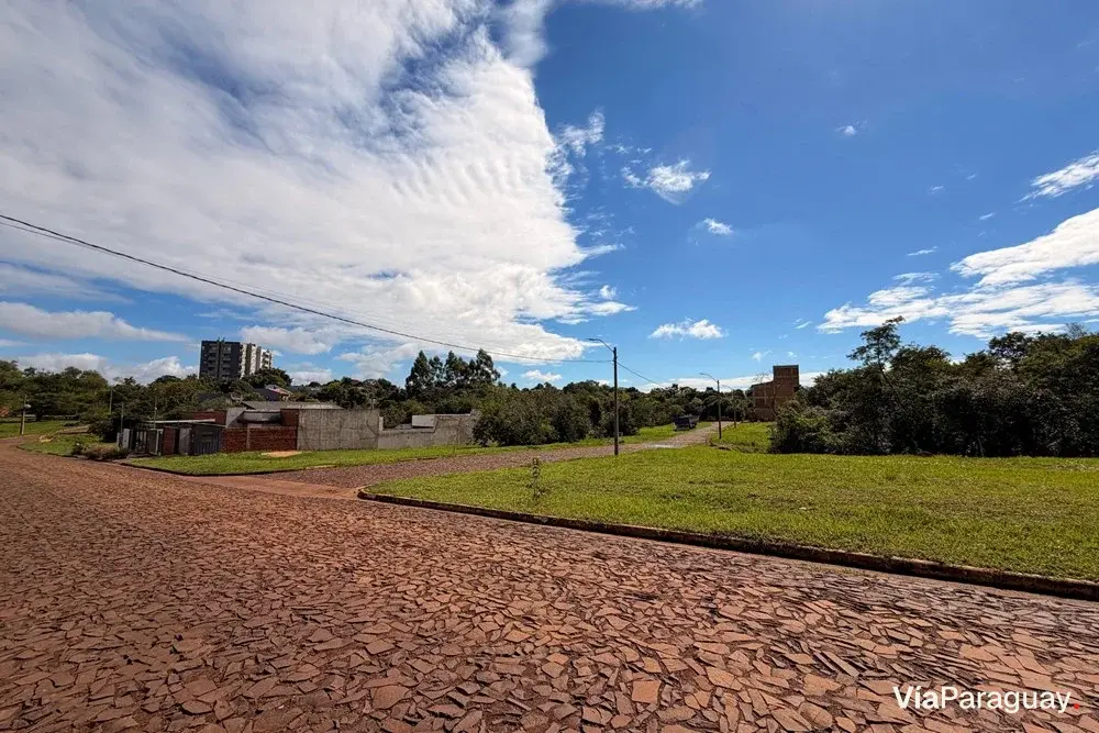 Land for sale on corner in Cambyretá, Itapúa