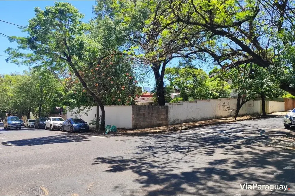 Land for sale on corner in Ciudad Nueva, Asunción