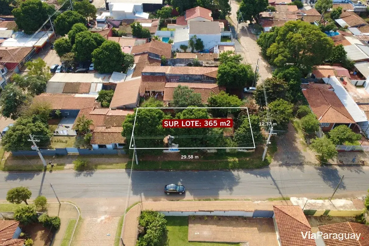 Land for sale on corner lot in Fernando de la Mora, South Zone