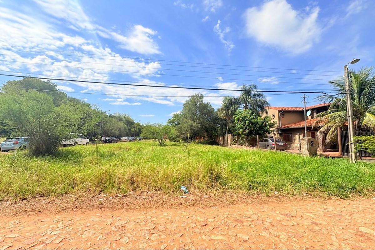 Corner lot for sale in Isla Aveiro, Limpio