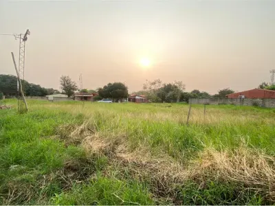 Terreno à venda em esquina em Isla Aveiro, Limpio