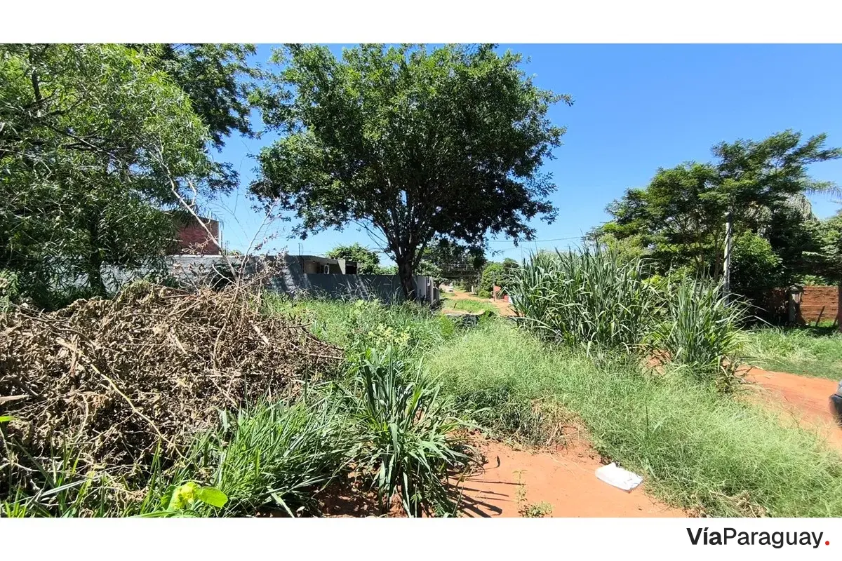 Terreno de esquina à venda em Isla Bogado, Luque