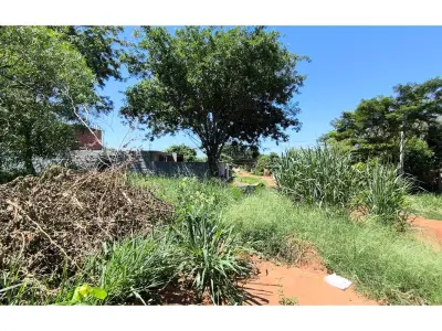 Terreno de esquina à venda em Isla Bogado, Luque 1