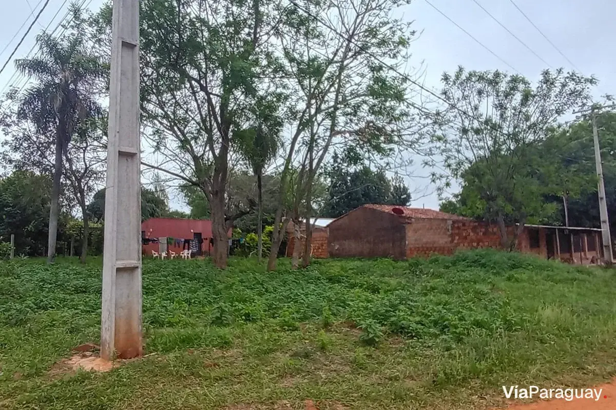 Terreno à venda em esquina em Itauguá, Central