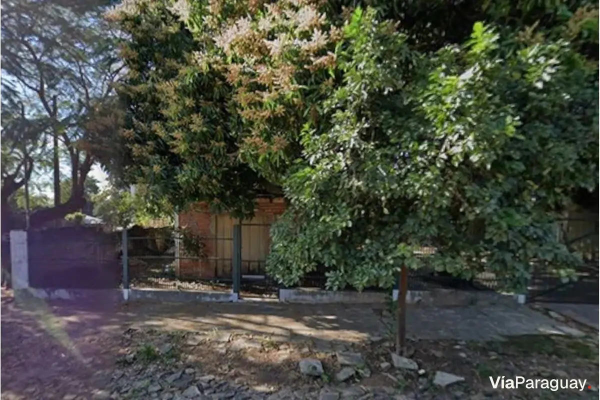 Land for sale on a corner in Loma Pytá, Asunción
