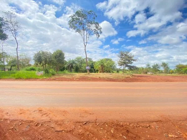 Terreno en venta en esquina estratégica, Ciudad del Este — 630 m²
