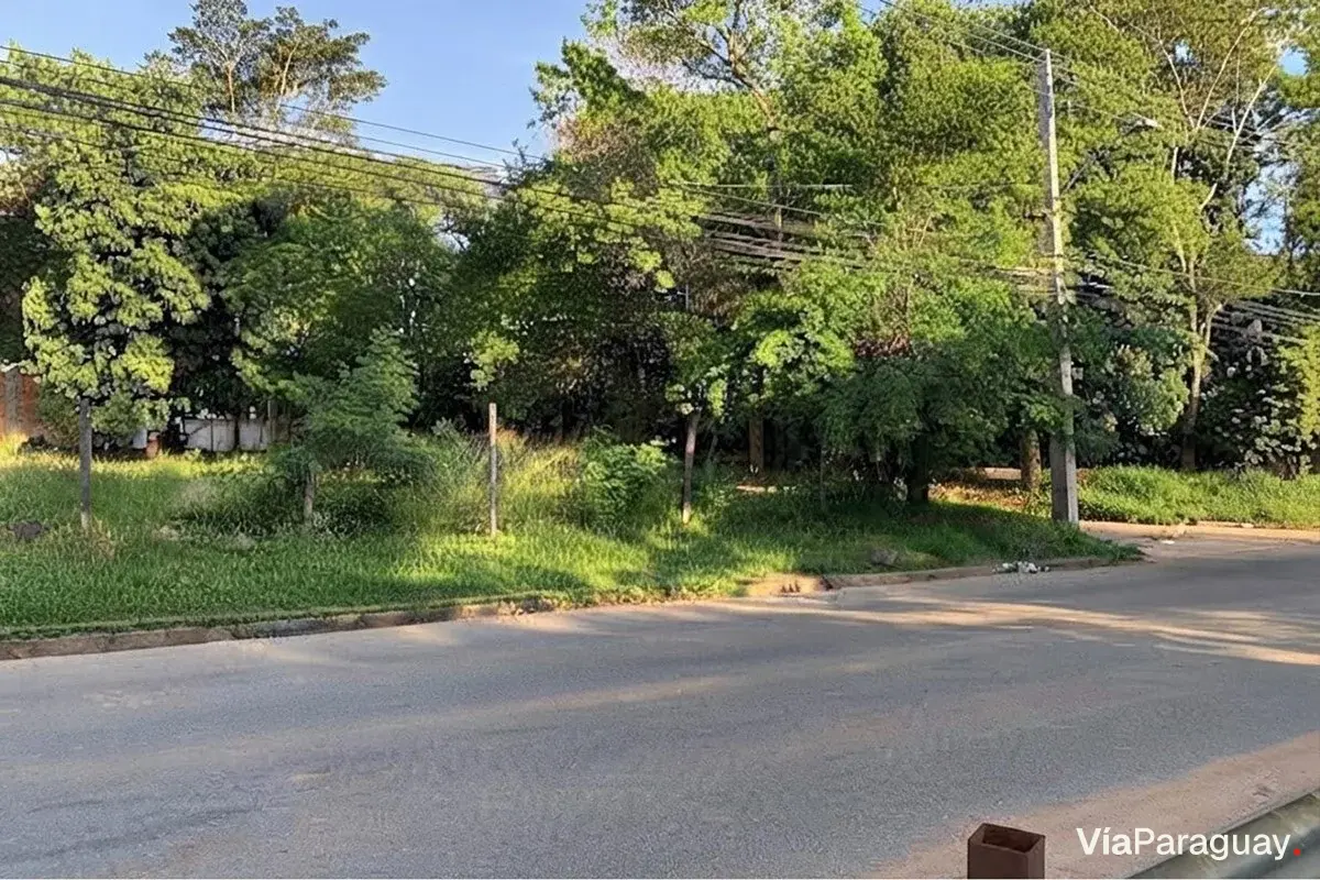 Terreno en venta en esquina sobre Av. Pratt Gill, Ñemby