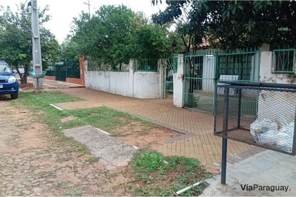 Terreno à venda em Fernando de la Mora, 360 m²