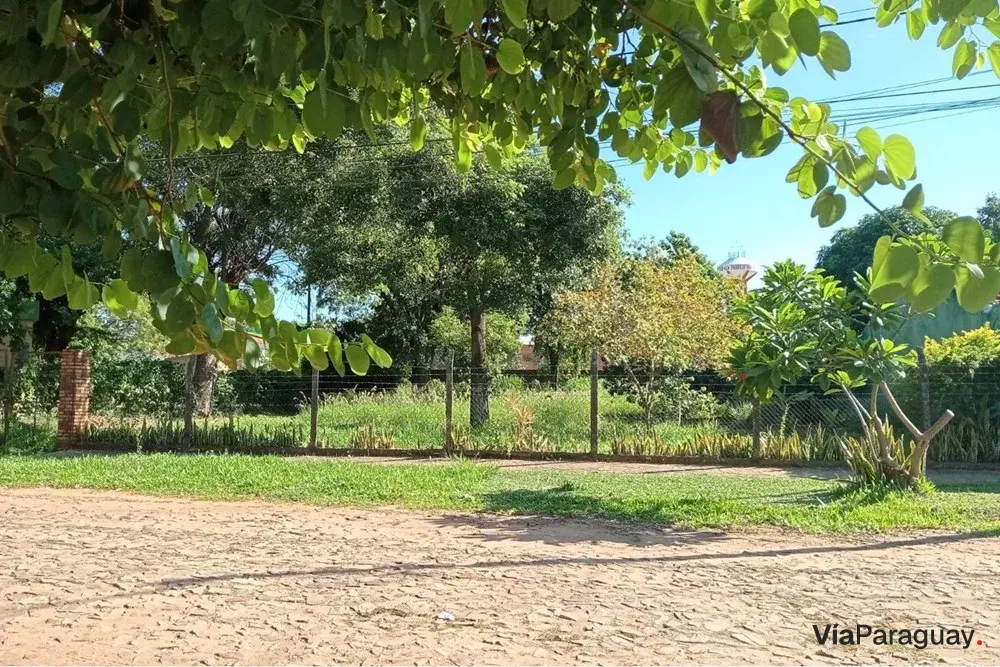 Terreno à venda em Fernando de la Mora, 420 m²
