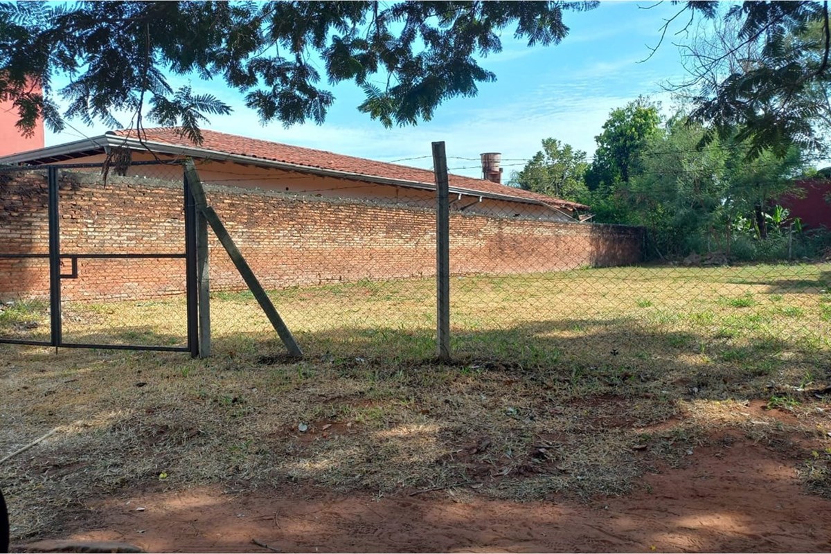 Terreno à venda em Fernando de la Mora, Zona Norte