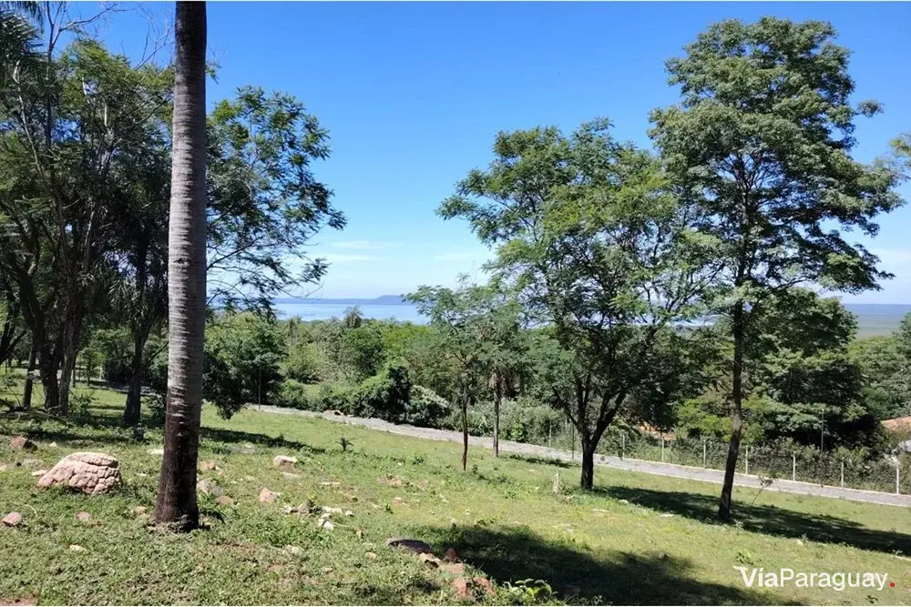 Terreno à venda em La Sierra, San Bernardino, com vista para o lago