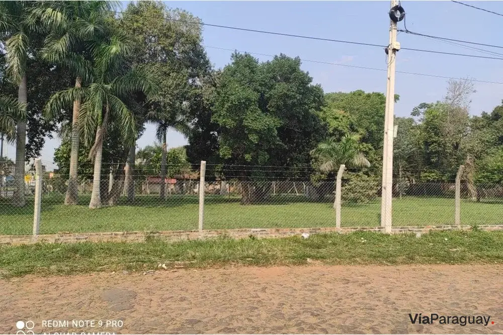 Terreno en venta en Laurelty, Luque, con gran potencial