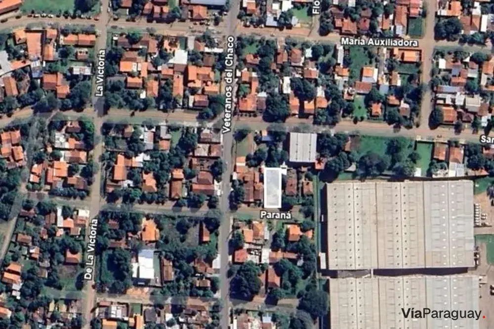 Terreno à venda em Laurelty, Luque, com casa